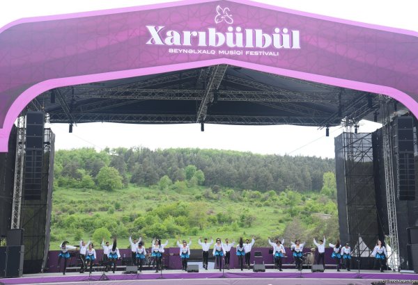 Şuşada “Xarıbülbül” Beynəlxalq Festivalı çərçivəsində dünya şöhrətli “Anadolu Atəşi” ansamblının konserti olub (FOTO)