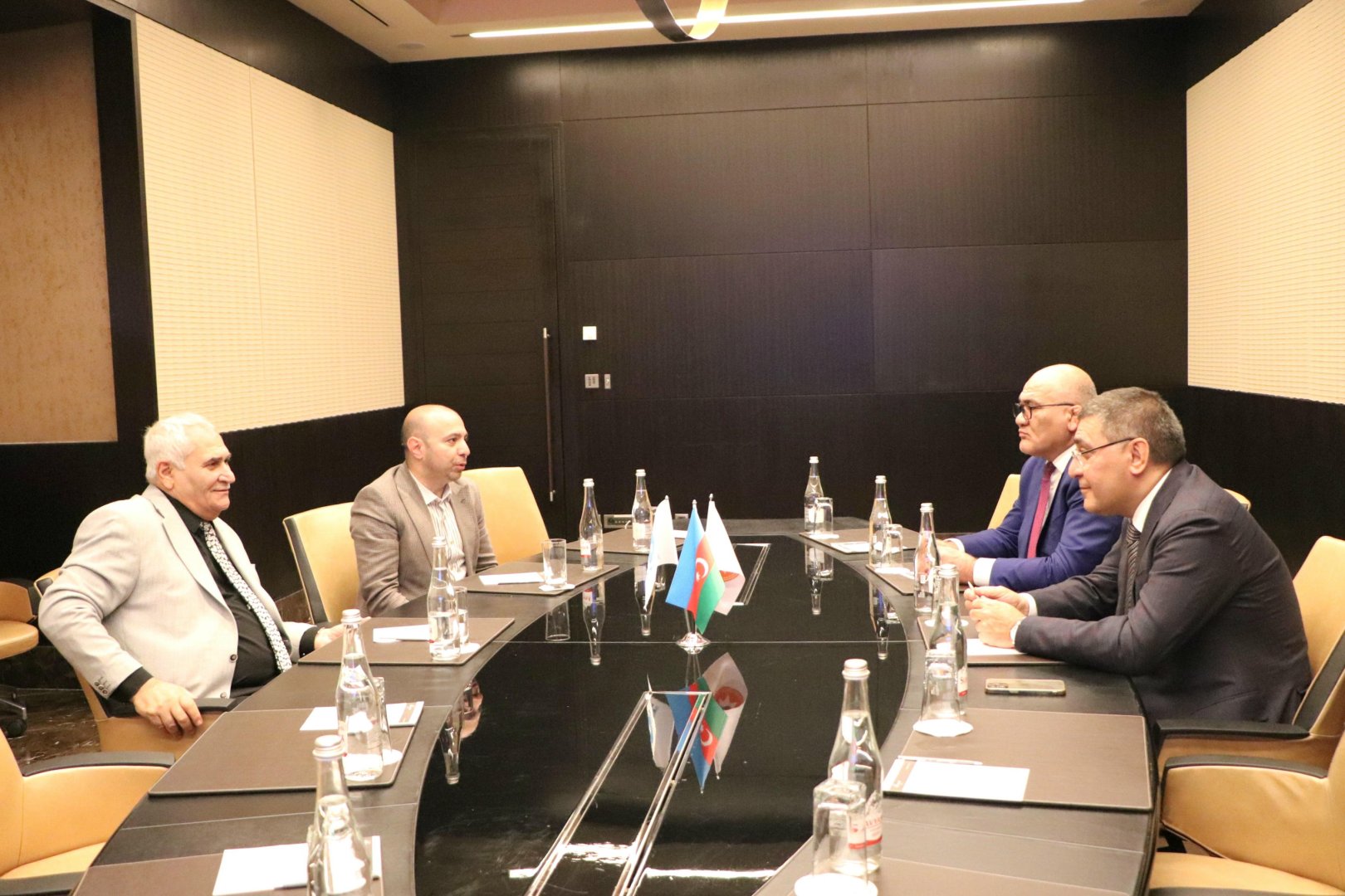 Kamran Nəbizadə IWF prezidenti ilə görüşüb (FOTO)