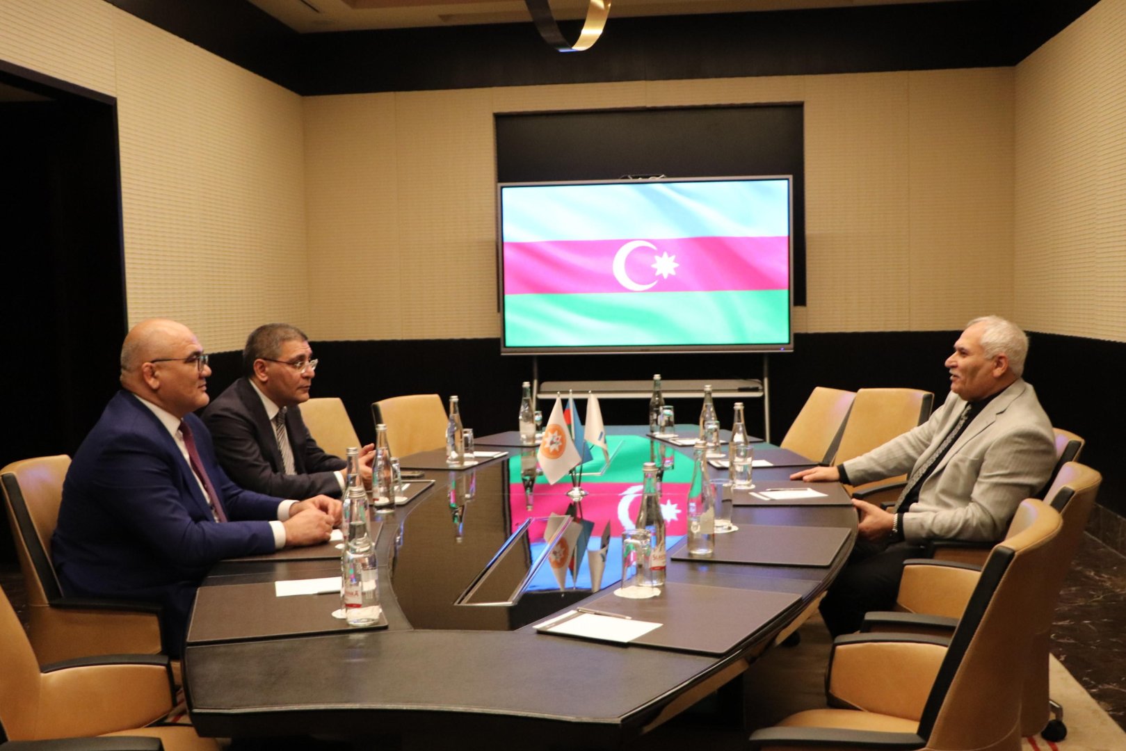 Kamran Nəbizadə IWF prezidenti ilə görüşüb (FOTO)