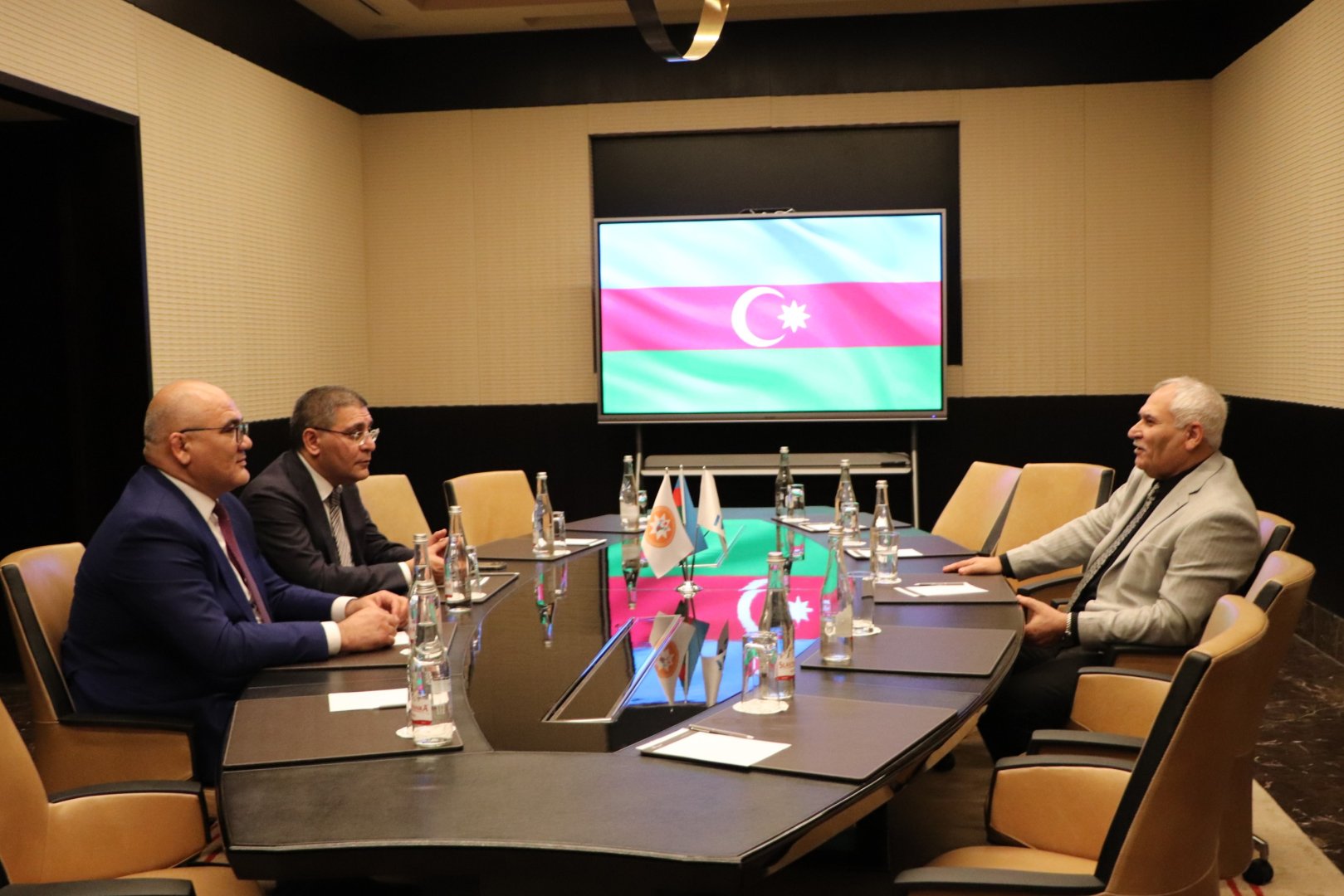 Kamran Nəbizadə IWF prezidenti ilə görüşüb (FOTO)