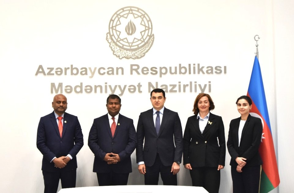 Mədəniyyət naziri maldivli həmkarı ilə görüşüb (FOTO)