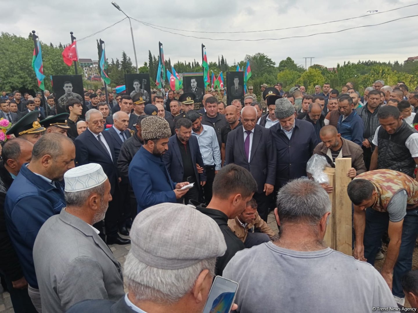 Ağdamda Birinci Qarabağ müharibəsinin iki şəhidi dəfn edilib (FOTO)