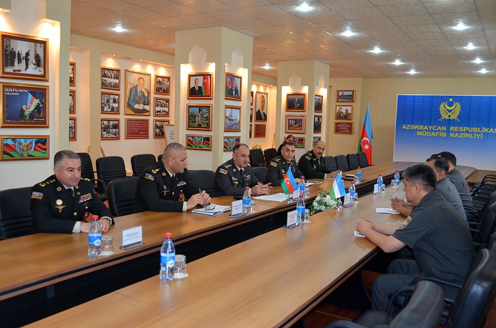 Azərbaycan və Özbəkistan hərbi mütəxəssislərinin işçi görüşü keçirilib (FOTO)