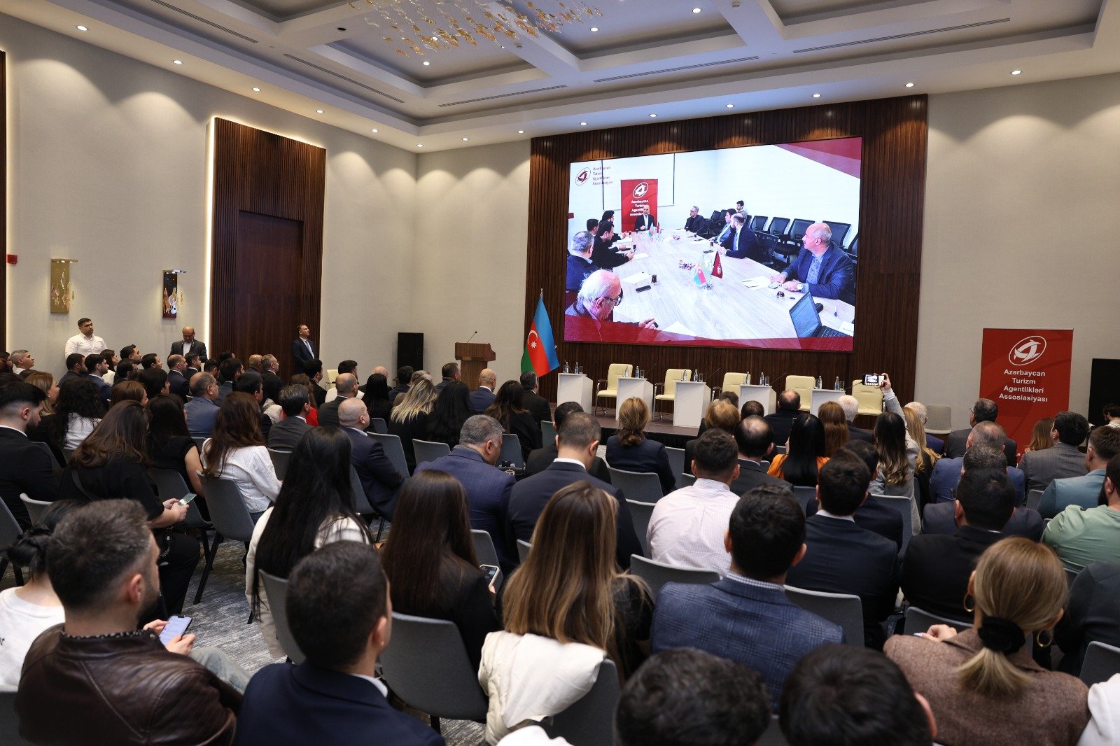 4 ayda Azərbaycana səfər edən əcnəbi vətəndaşların  sayında 40 faizə yaxın artım olub (FOTO)