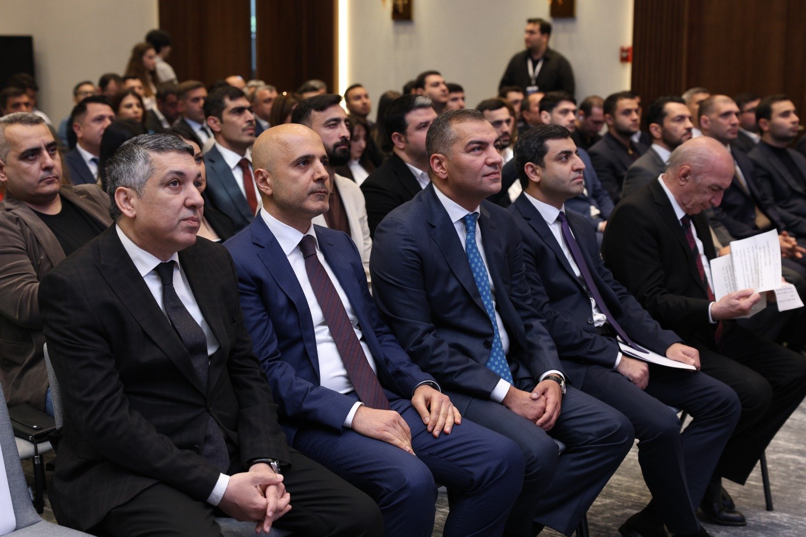 4 ayda Azərbaycana səfər edən əcnəbi vətəndaşların  sayında 40 faizə yaxın artım olub (FOTO)