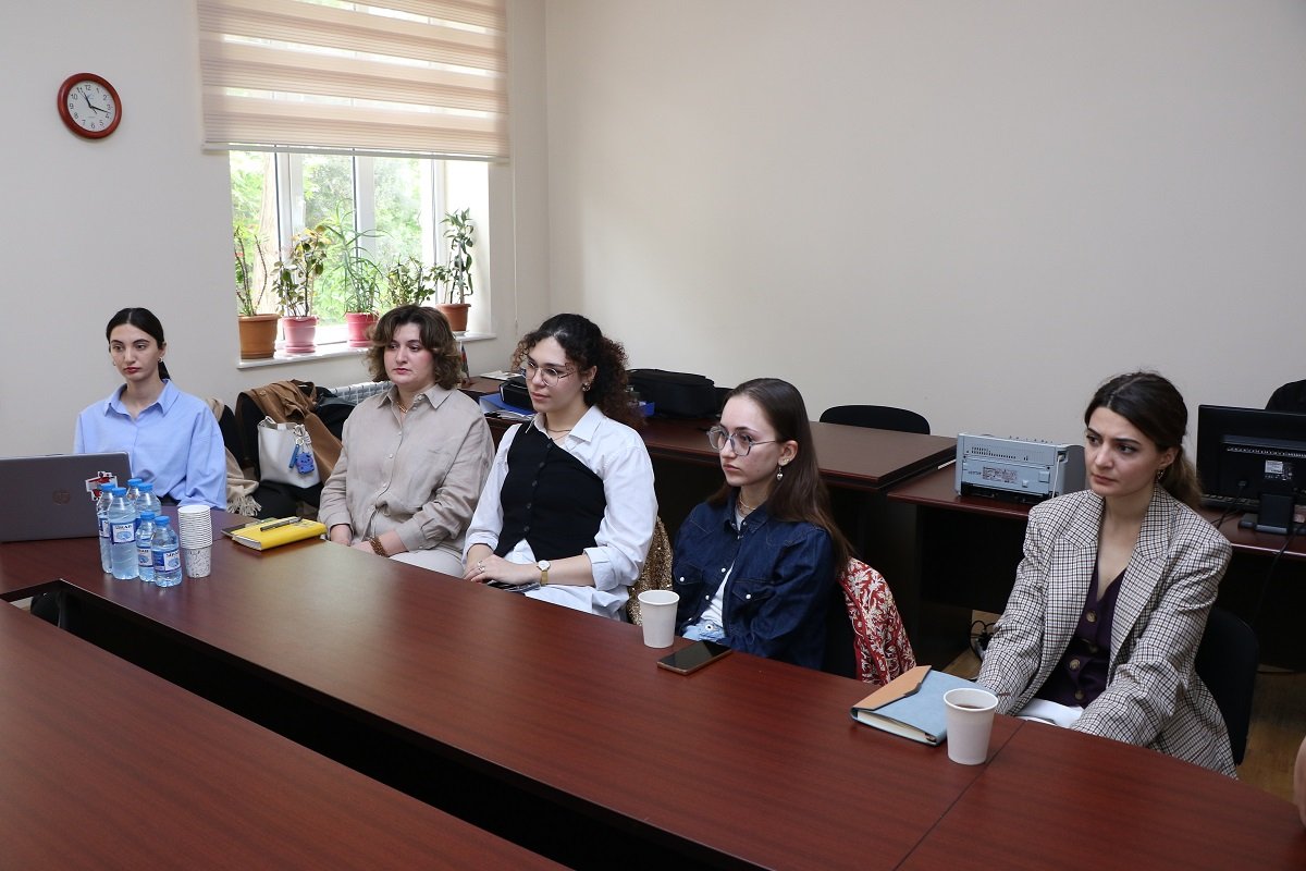 İtaliyalı bərpaçı-memar AzMİU-nun gənc tədqiqatçılarına seminar keçib