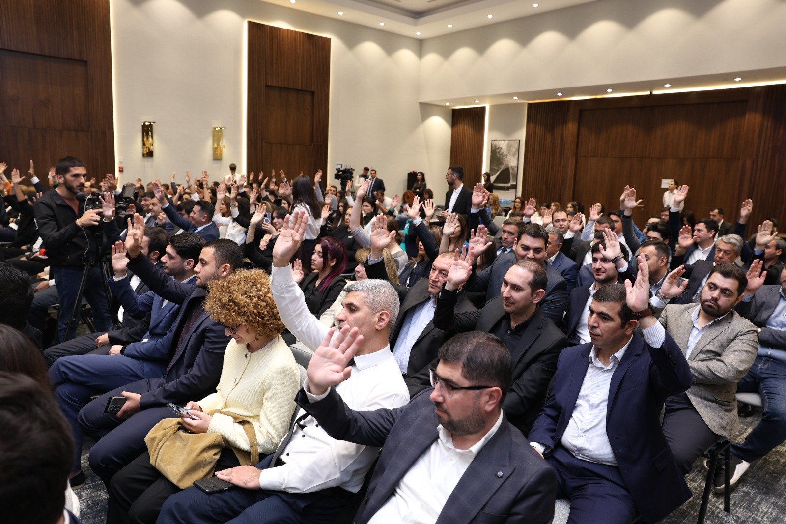 4 ayda Azərbaycana səfər edən əcnəbi vətəndaşların  sayında 40 faizə yaxın artım olub (FOTO)