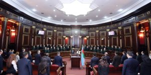 Təyinat alan 27 hakim and içdi (FOTO)