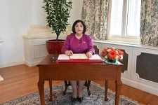 Milli Məclisin sədri Sahibə Qafarova Sinqapur Prezidenti ilə görüşüb