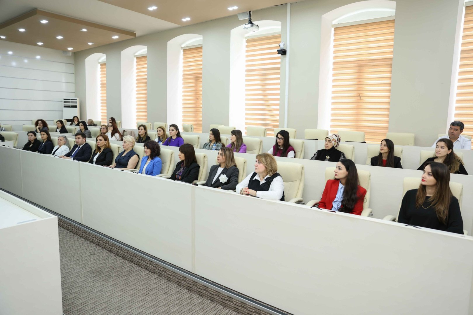 UNEC-də Avropa İttifaqı tərəfindən maliyyələşdirilən "Miqrasiya" dərsliyinin təqdimatı keçirilib (FOTO)