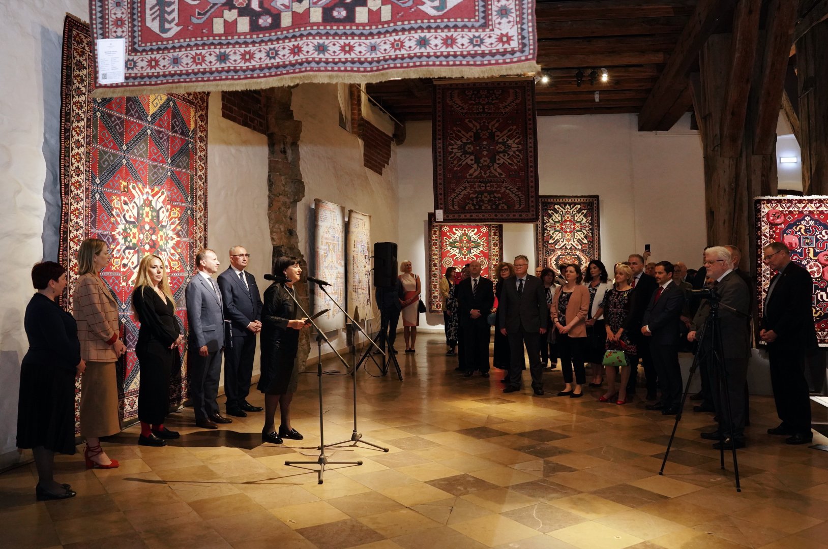 Riqada ilk dəfə “Yaddaşın genetik kodu. Azərbaycan xalçaları” ənənəvi Azərbaycan xalçalarından ibarət böyük sərgi təşkil olunub (FOTO)