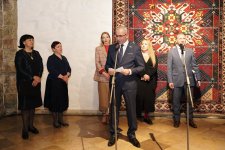 Riqada ilk dəfə “Yaddaşın genetik kodu. Azərbaycan xalçaları” ənənəvi Azərbaycan xalçalarından ibarət böyük sərgi təşkil olunub (FOTO)