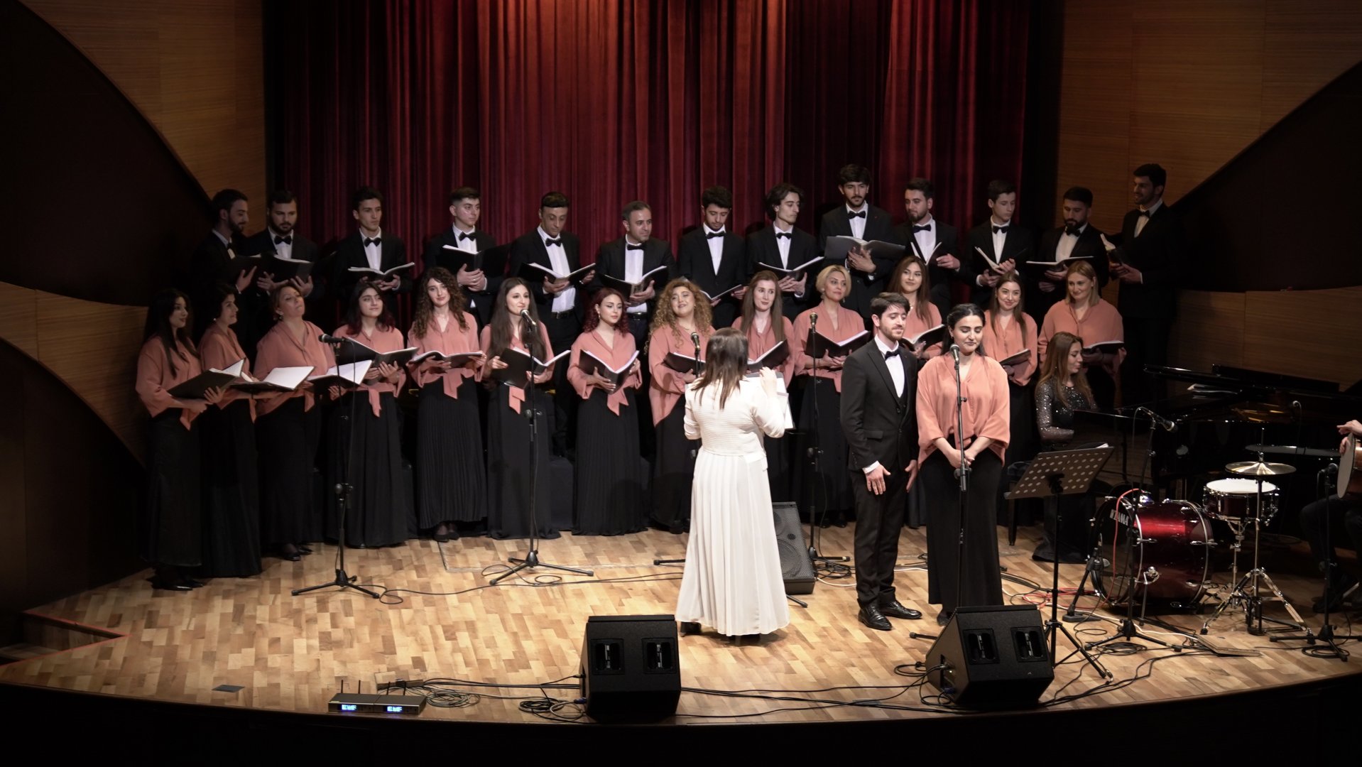 Cahangir Cahangirov adına Xorun “Ver sözə ehya” adlı  konsert proqramı təqdim olundu (FOTO)