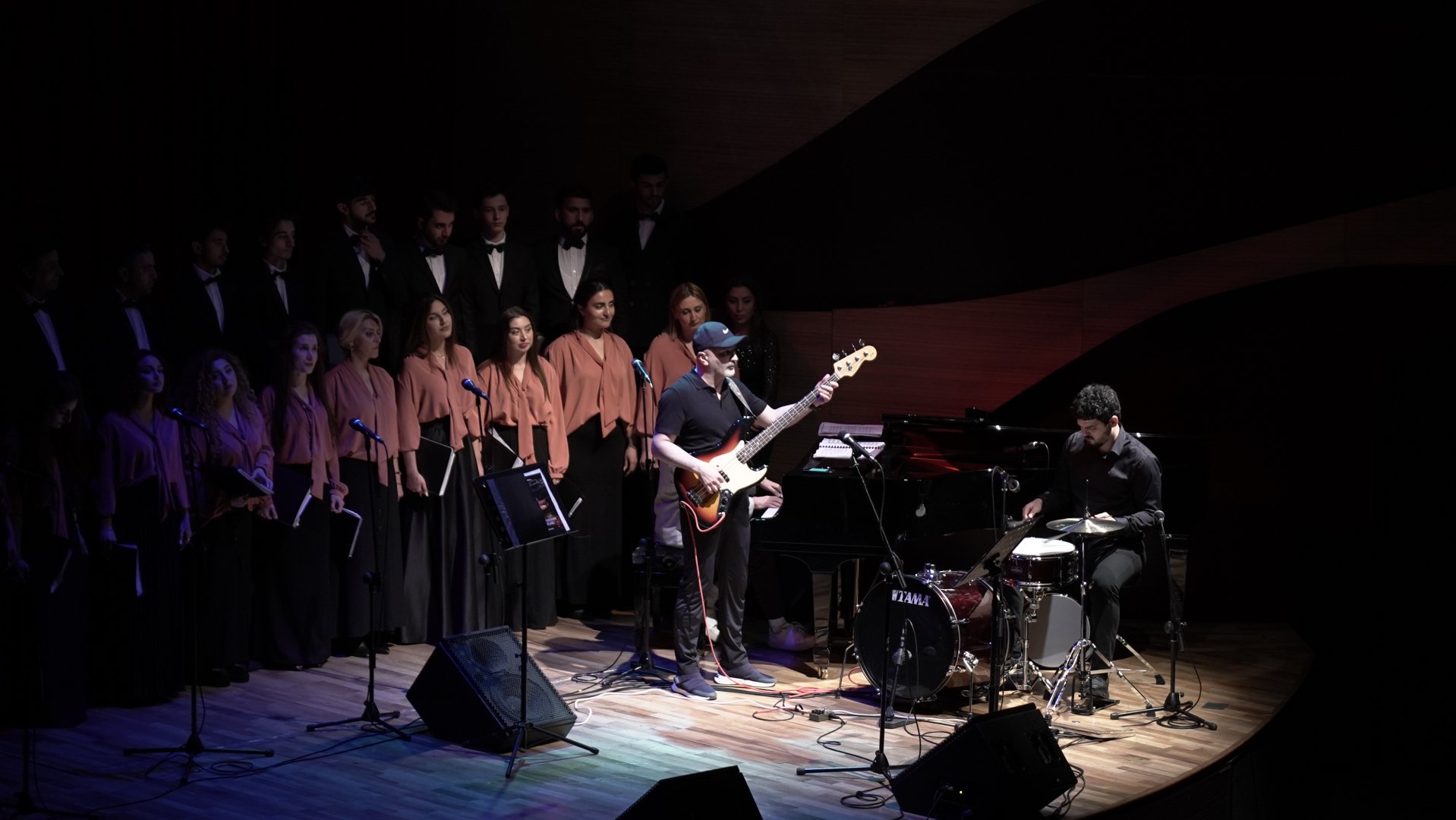 Cahangir Cahangirov adına Xorun “Ver sözə ehya” adlı  konsert proqramı təqdim olundu (FOTO)