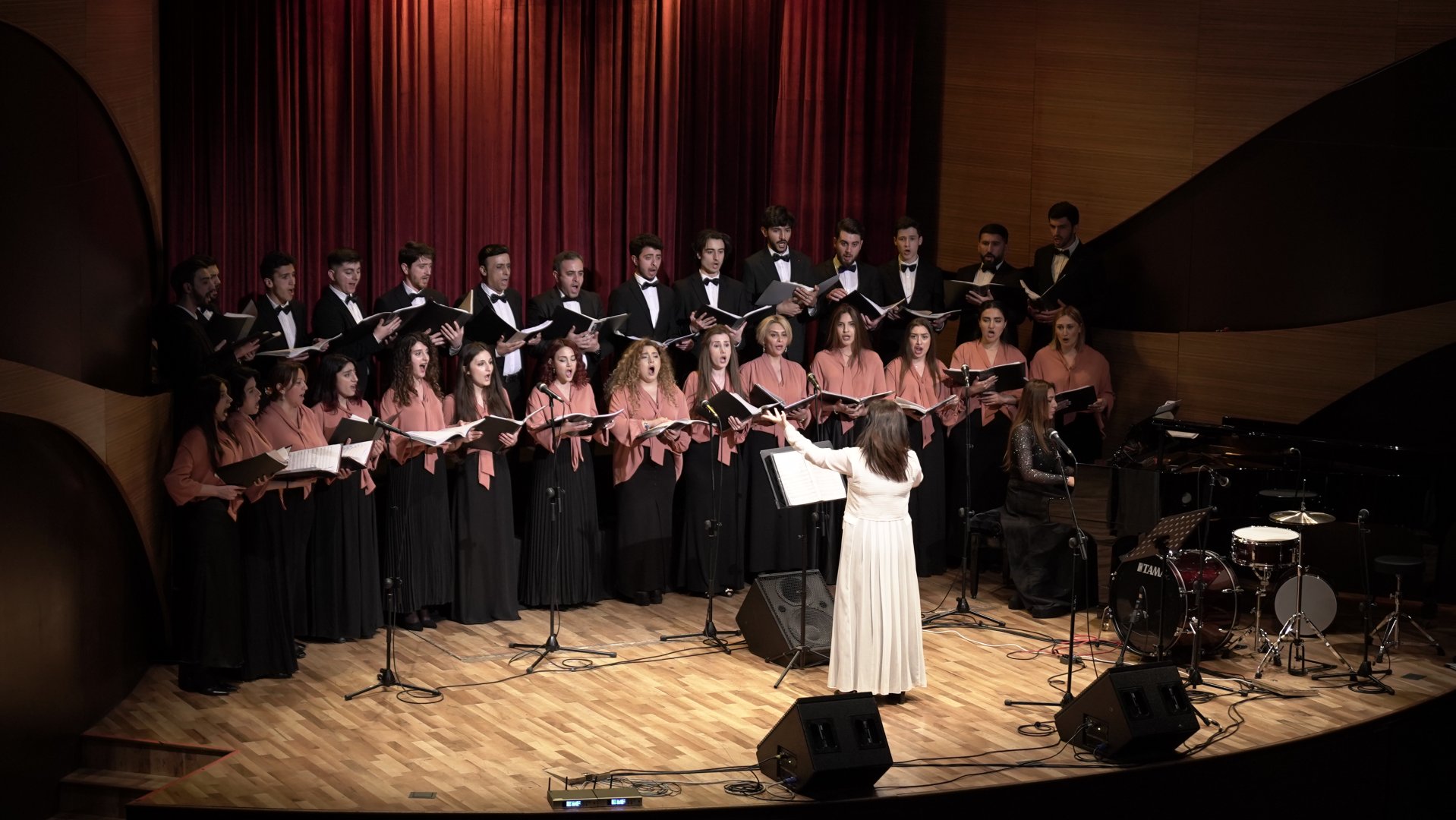 Cahangir Cahangirov adına Xorun “Ver sözə ehya” adlı  konsert proqramı təqdim olundu (FOTO)