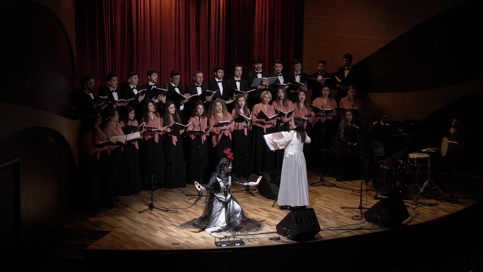 Cahangir Cahangirov adına Xorun “Ver sözə ehya” adlı  konsert proqramı təqdim olundu (FOTO)