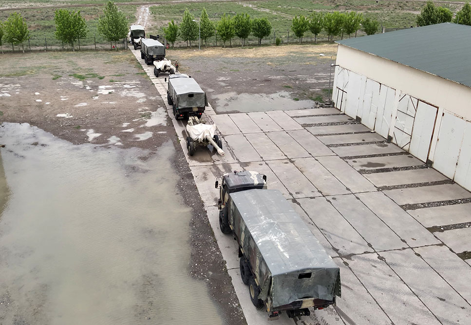 Baş Qərargah rəisi artilleriya bölmələrinin taktiki təlimini izləyib (FOTO)