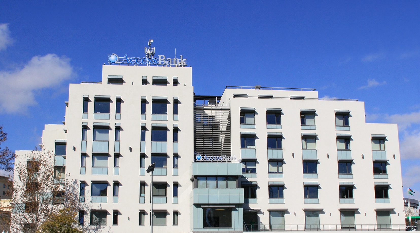 AccessBank Тaksi xidmətləri üzrə tender elan edir