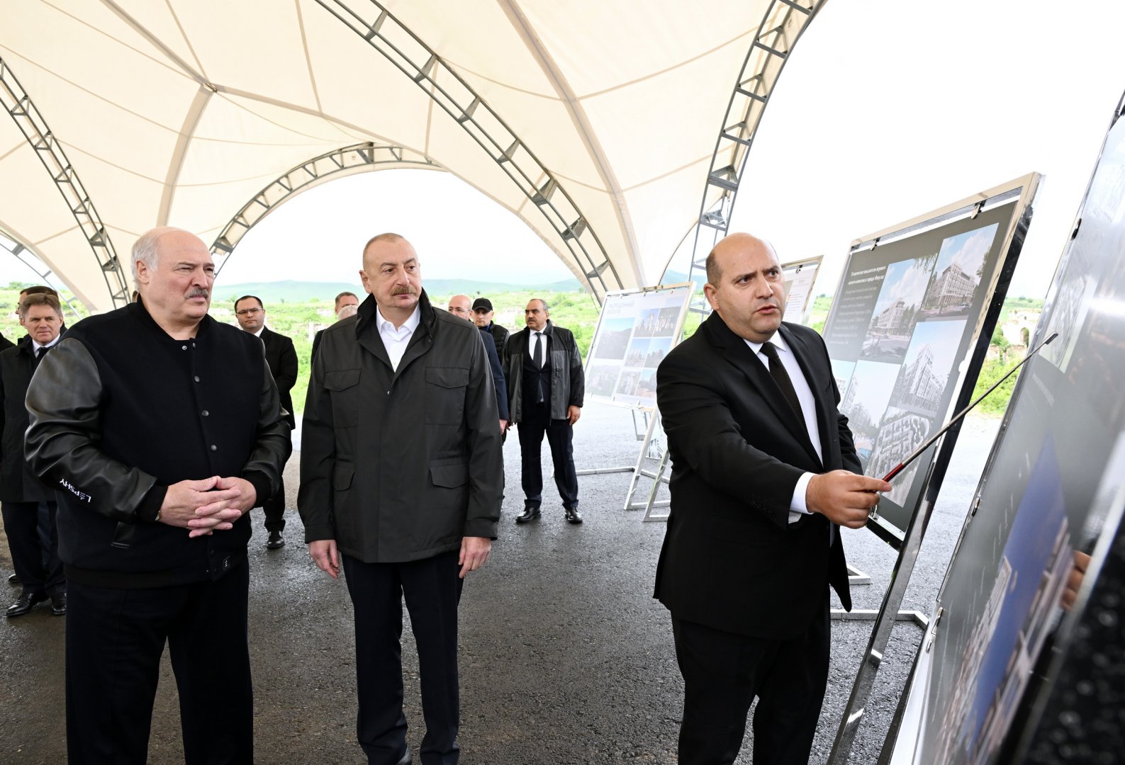 Prezident İlham Əliyev və Aleksandr Lukaşenko Füzuli şəhərinin dağıdılmış yerlərinə baxıb və şəhərin Baş planı ilə tanış olublar (FOTO/VİDEO) (YENİLƏNİB)