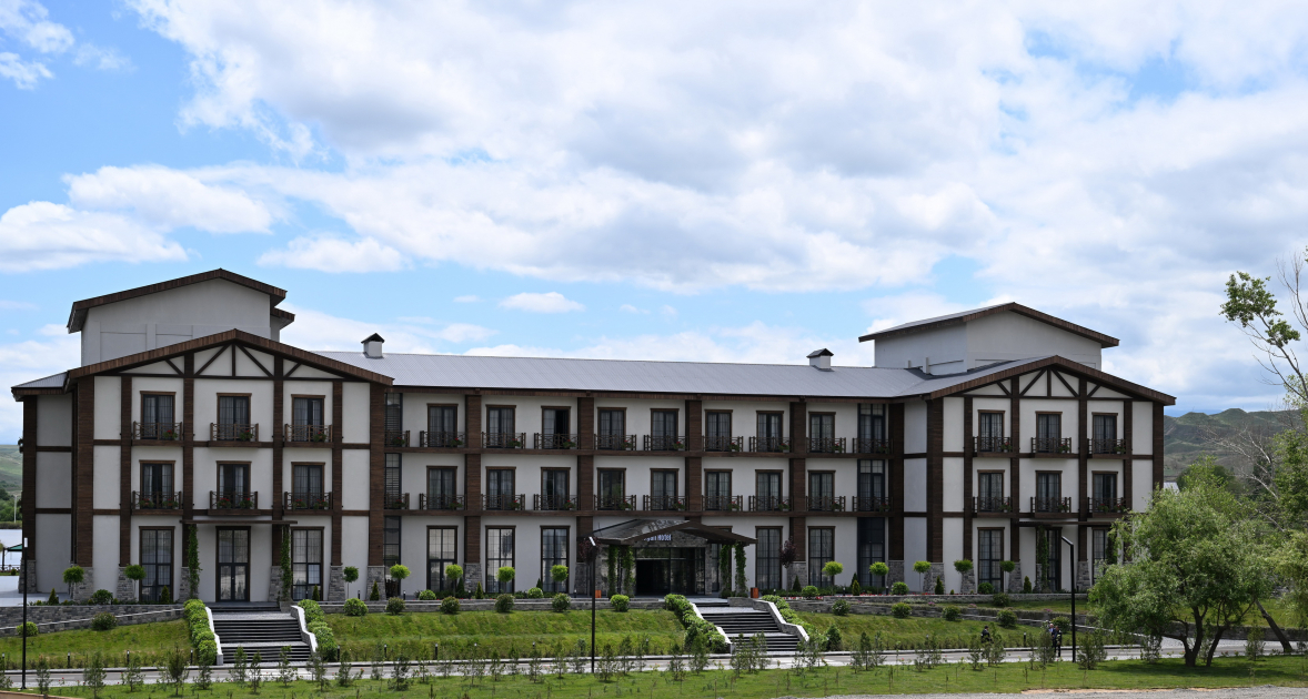 Prezident İlham Əliyev və Birinci xanım Mehriban Əliyeva Zəngilan rayonunda “Ağalı” hotelinin açılışında iştirak ediblər (YENİLƏNİB) (FOTO)