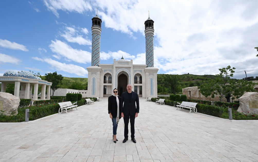 Prezident İlham Əliyev və Birinci xanım Mehriban Əliyeva Zəngilan məscidinin açılışında iştirak ediblər (YENİLƏNİB) (FOTO/VİDEO)