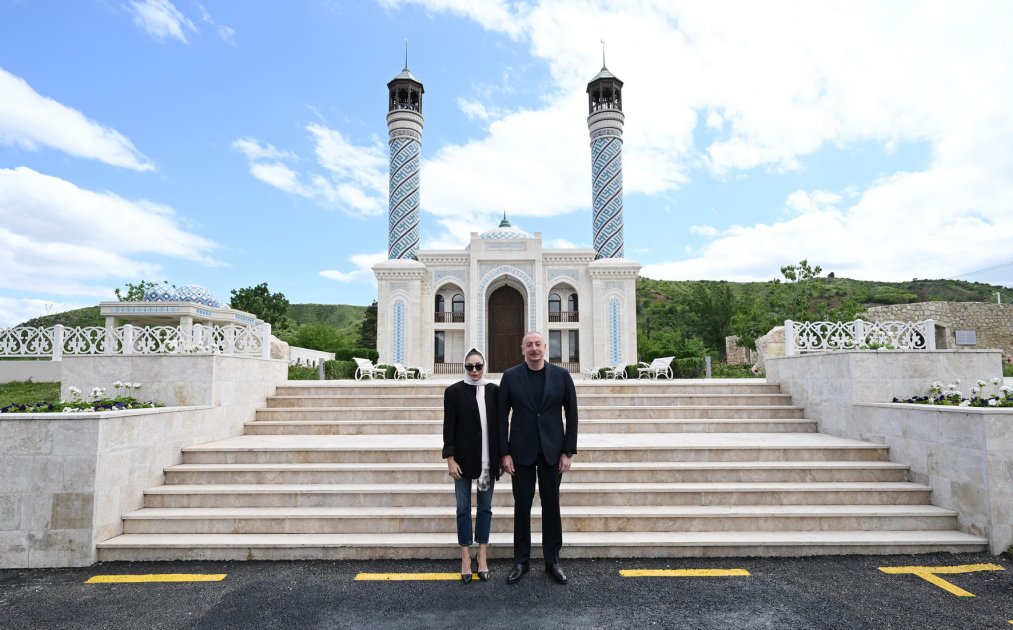 Prezident İlham Əliyev və Birinci xanım Mehriban Əliyeva Zəngilan məscidinin açılışında iştirak ediblər (YENİLƏNİB) (FOTO/VİDEO)