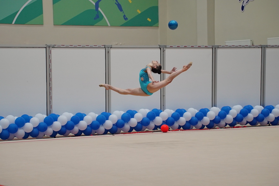 Azərbaycan gimnastlarının Neftçalada nümunəvi çıxışları olub (FOTO)