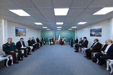Prezident İlham Əliyev və Prezident Seyid İbrahim Rəisinin nümayəndə heyətlərinin iştirakı ilə görüşü olub (FOTO) (YENİLƏNİB-2)