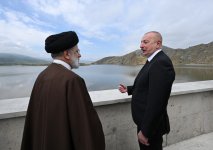 Prezident İlham Əliyev və Prezident Seyid İbrahim Rəisi Azərbaycan-İran dövlət sərhədində görüşüblər (FOTO)