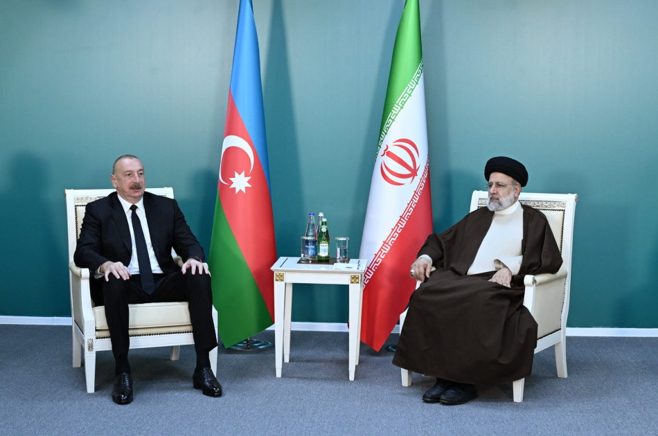 Prezident İlham Əliyev və Prezident Seyid İbrahim Rəisinin nümayəndə heyətlərinin iştirakı ilə görüşü olub (FOTO) (YENİLƏNİB-2)