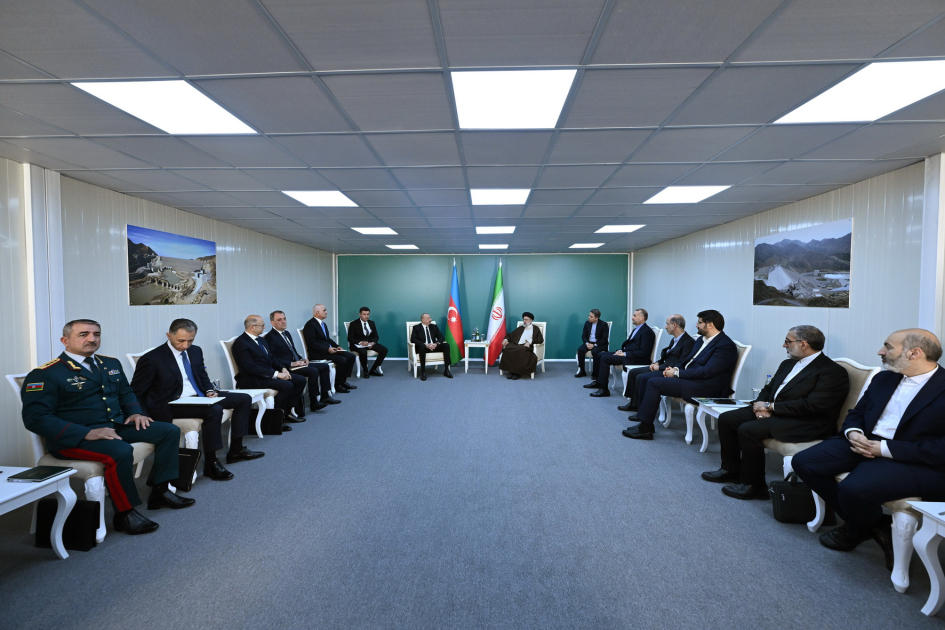 Prezident İlham Əliyev və Prezident Seyid İbrahim Rəisinin nümayəndə heyətlərinin iştirakı ilə görüşü olub (FOTO) (YENİLƏNİB-2)