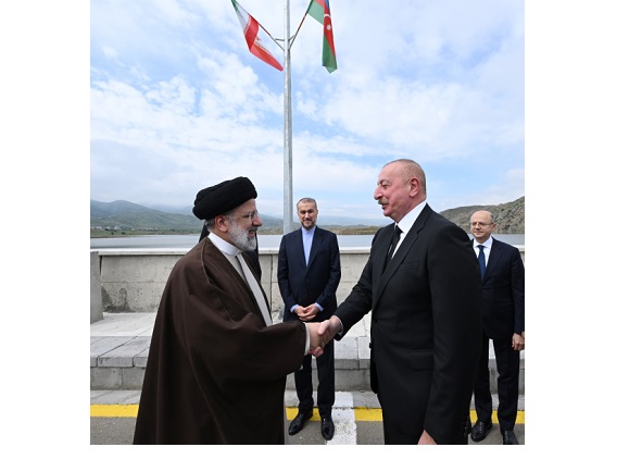 Prezident İlham Əliyev və Prezident Seyid İbrahim Rəisi Azərbaycan-İran dövlət sərhədində görüşüblər (FOTO)