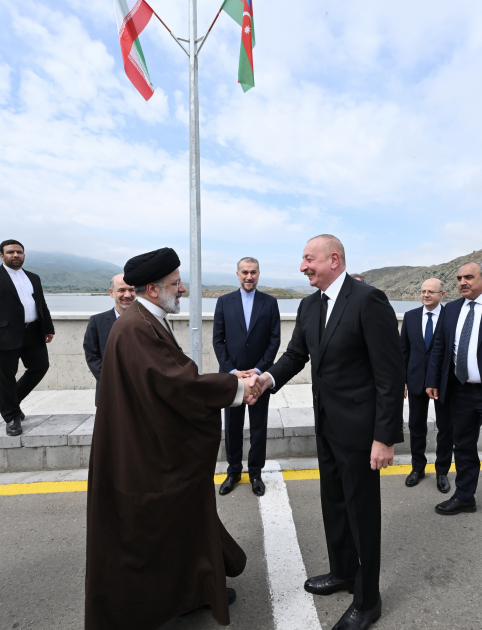 Prezident İlham Əliyev və Prezident Seyid İbrahim Rəisi Azərbaycan-İran dövlət sərhədində görüşüblər (FOTO)