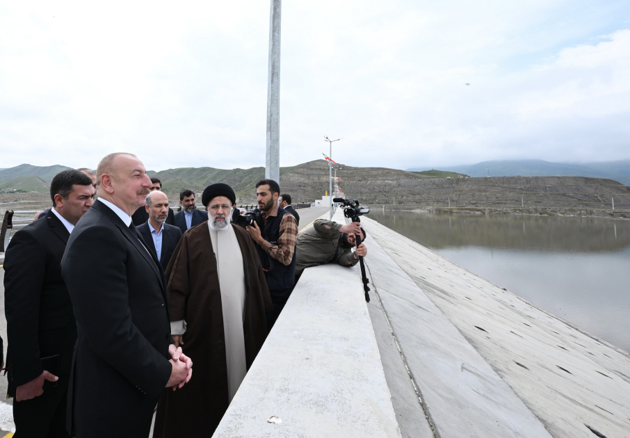 Prezident İlham Əliyev və Prezident Seyid İbrahim Rəisi Azərbaycan-İran dövlət sərhədində görüşüblər (FOTO)