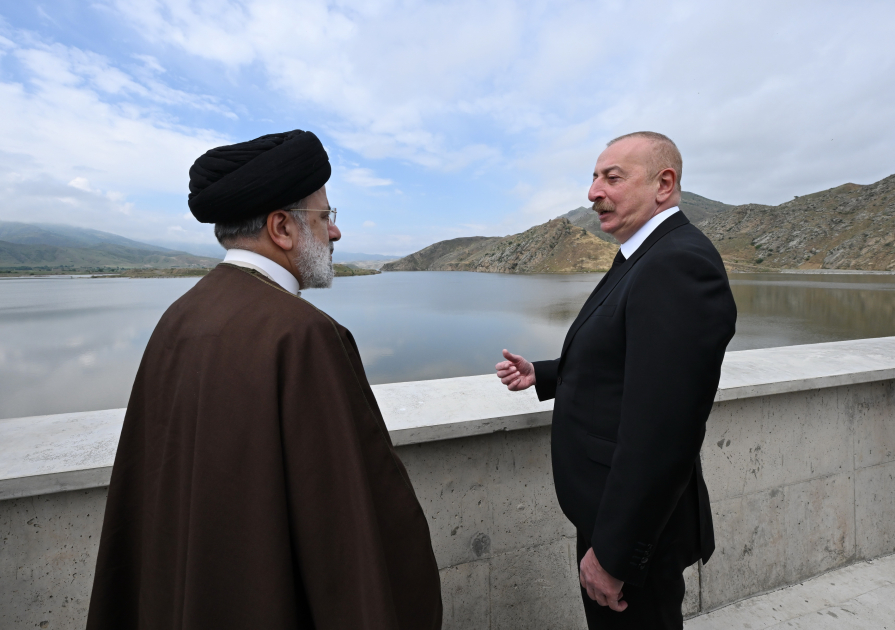 Prezident İlham Əliyev və Prezident Seyid İbrahim Rəisi Azərbaycan-İran dövlət sərhədində görüşüblər (FOTO)