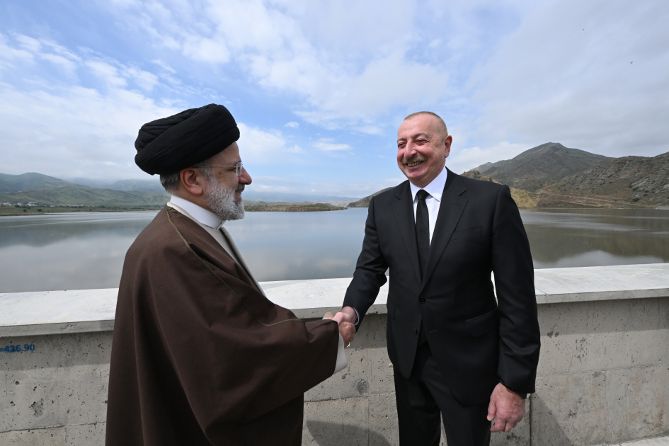 Prezident İlham Əliyev və Prezident Seyid İbrahim Rəisi Azərbaycan-İran dövlət sərhədində görüşüblər (FOTO)