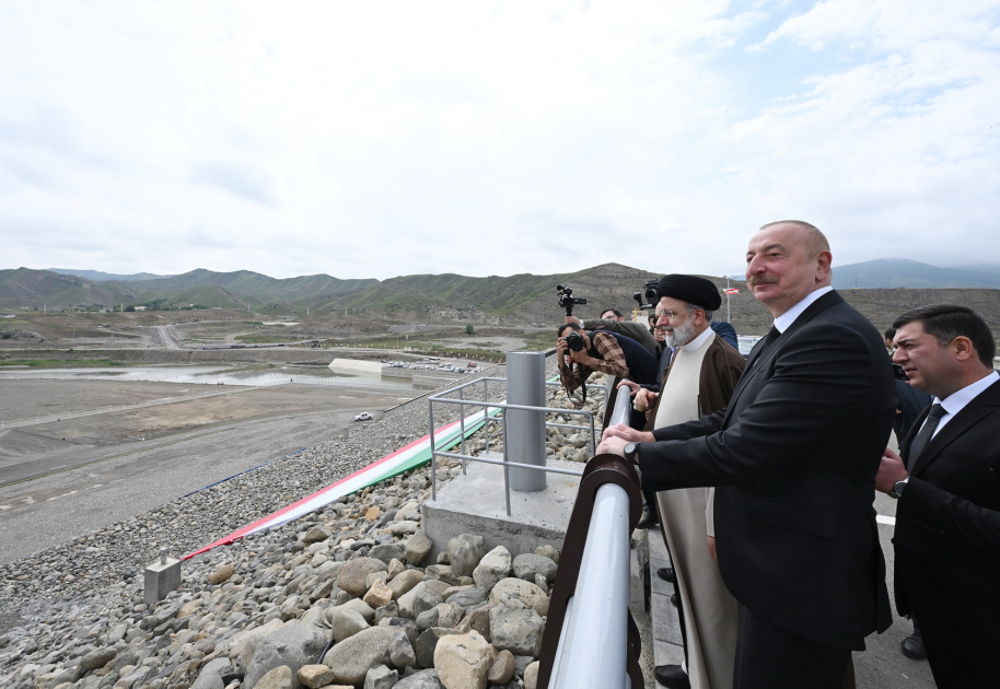 Prezident İlham Əliyev və Prezident Seyid İbrahim Rəisi Azərbaycan-İran dövlət sərhədində görüşüblər (FOTO)