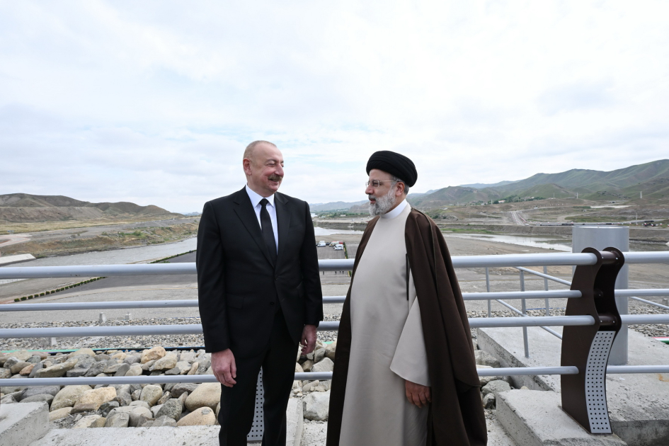 Prezident İlham Əliyev və Prezident Seyid İbrahim Rəisi Azərbaycan-İran dövlət sərhədində görüşüblər (FOTO)