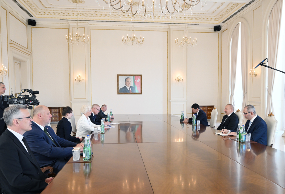 Prezident İlham Əliyev Latviya Seyminin sədrinin başçılıq etdiyi nümayəndə heyətini qəbul edib (FOTO/VİDEO) (YENİLƏNİB)