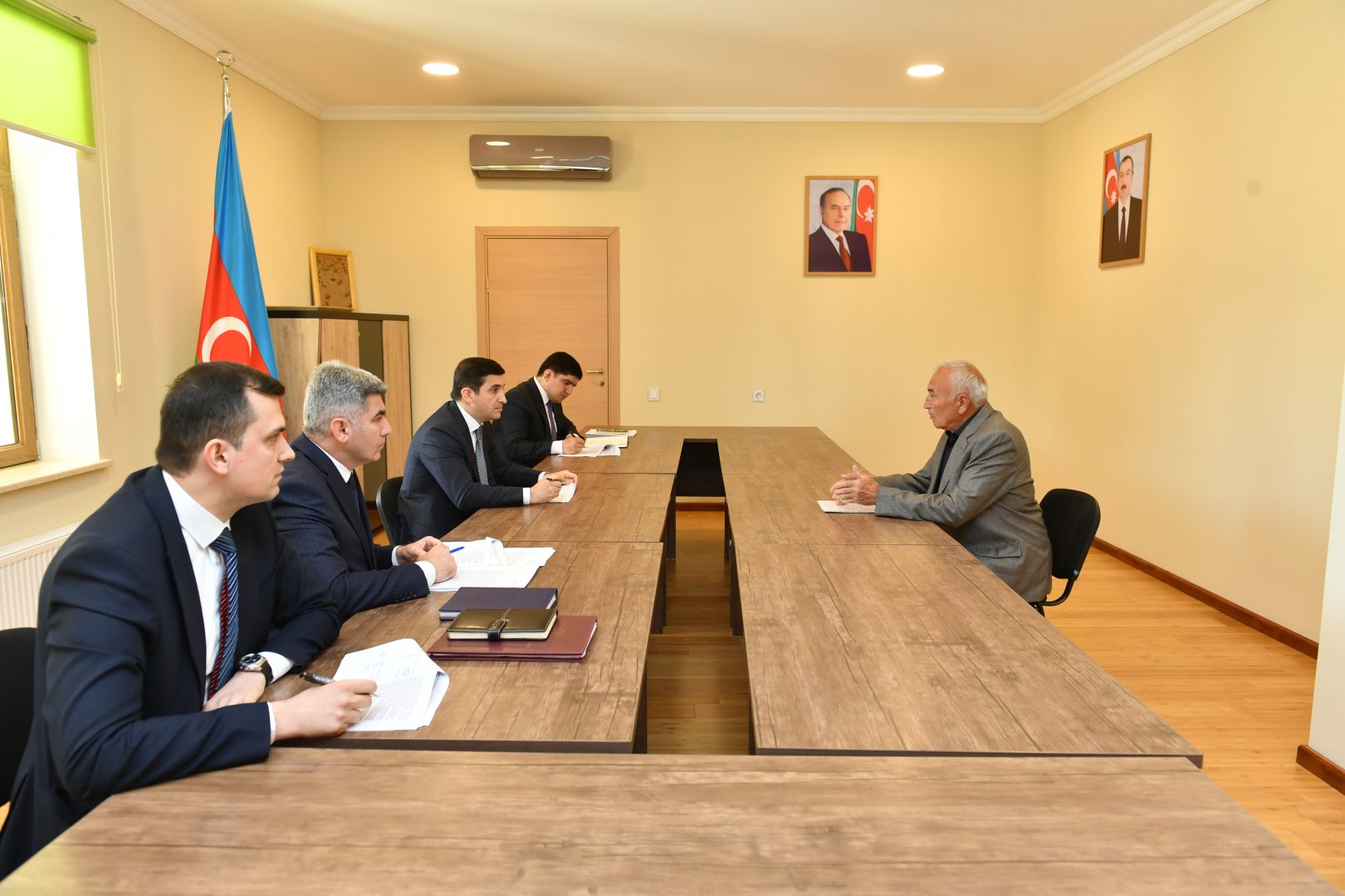 Nazir Fərid Əhmədov Tovuz şəhərində vətəndaşları qəbul edib (FOTO)