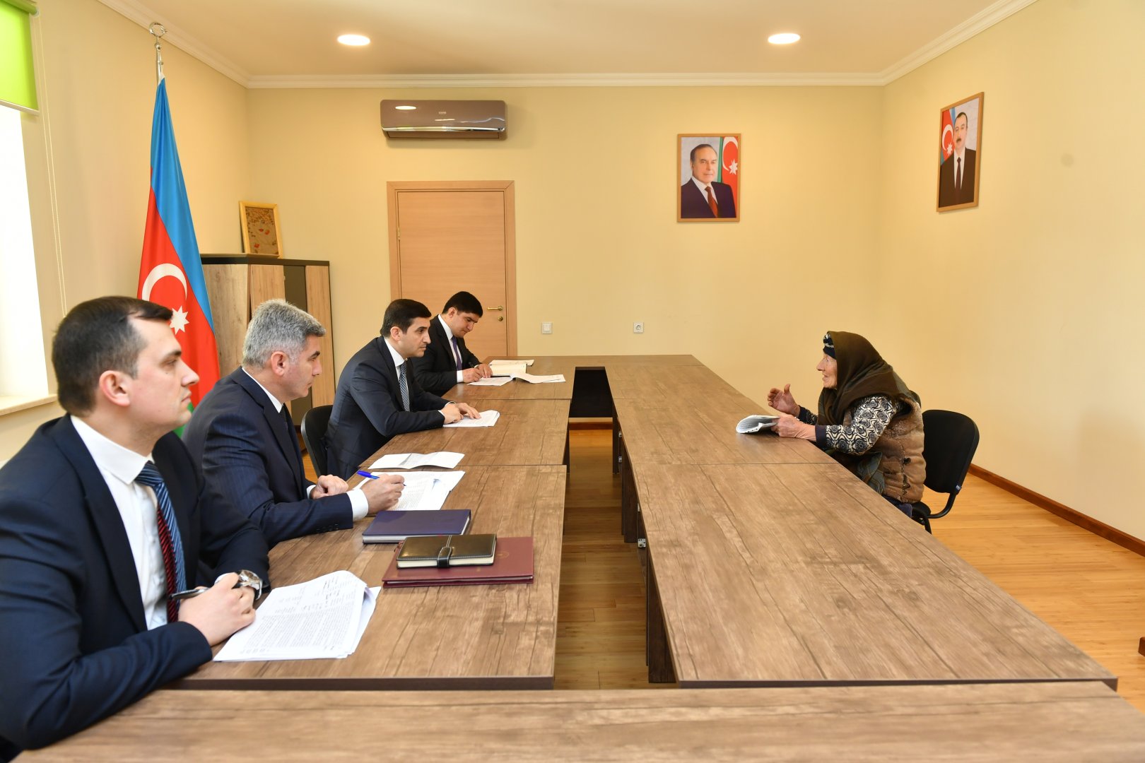 Nazir Fərid Əhmədov Tovuz şəhərində vətəndaşları qəbul edib (FOTO)