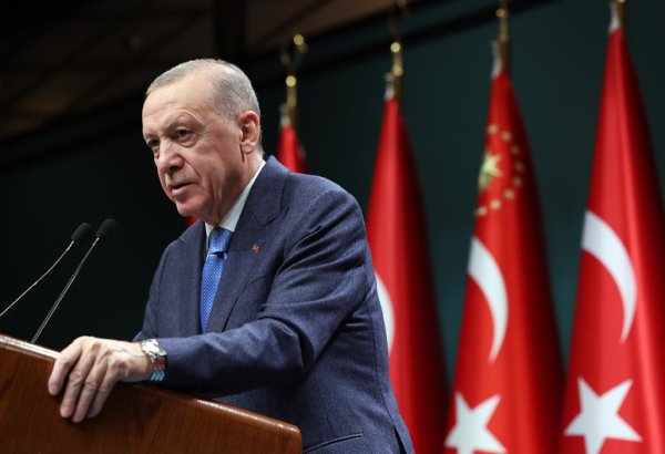Türkiyə prezidenti 18 ildən sonra CHP-nin Baş qərargahına gedib