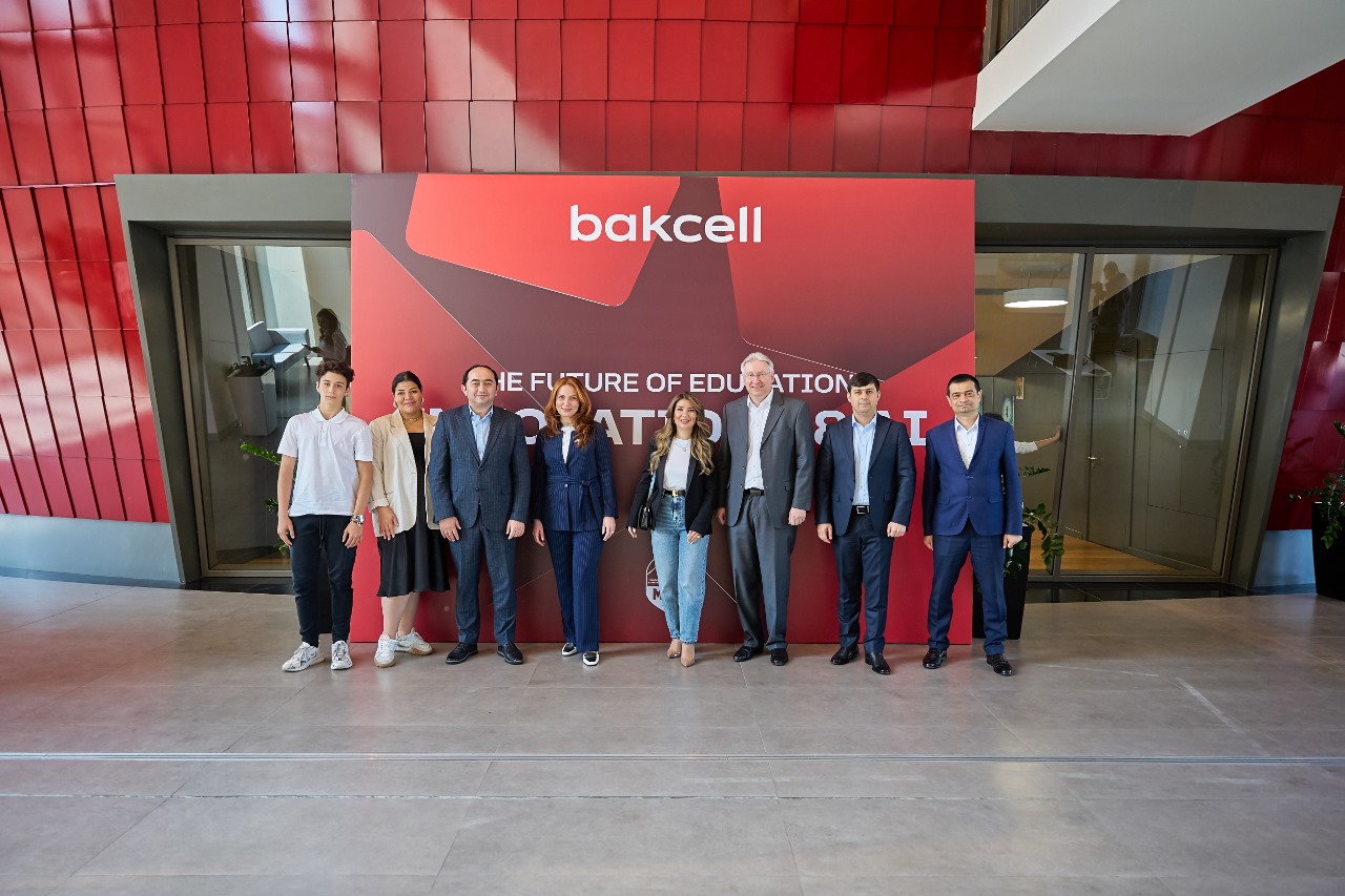 “Bakcell”in Baş İcraçı Direktoru Müasir Təhsil Kompleksinin şagirdləri ilə görüşüb (FOTO)