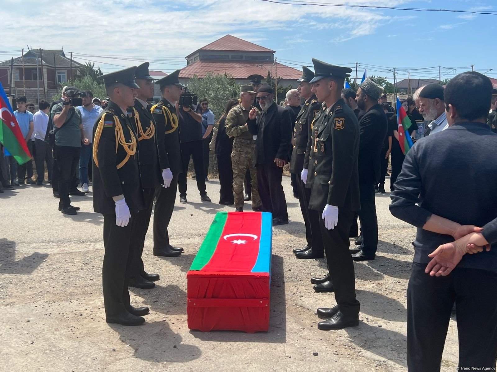 Suraxanıda Birinci Qarabağ müharibəsinin şəhidi Arif İmaməliyev dəfn olunub (FOTO/VİDEO) (YENİLƏNİB)