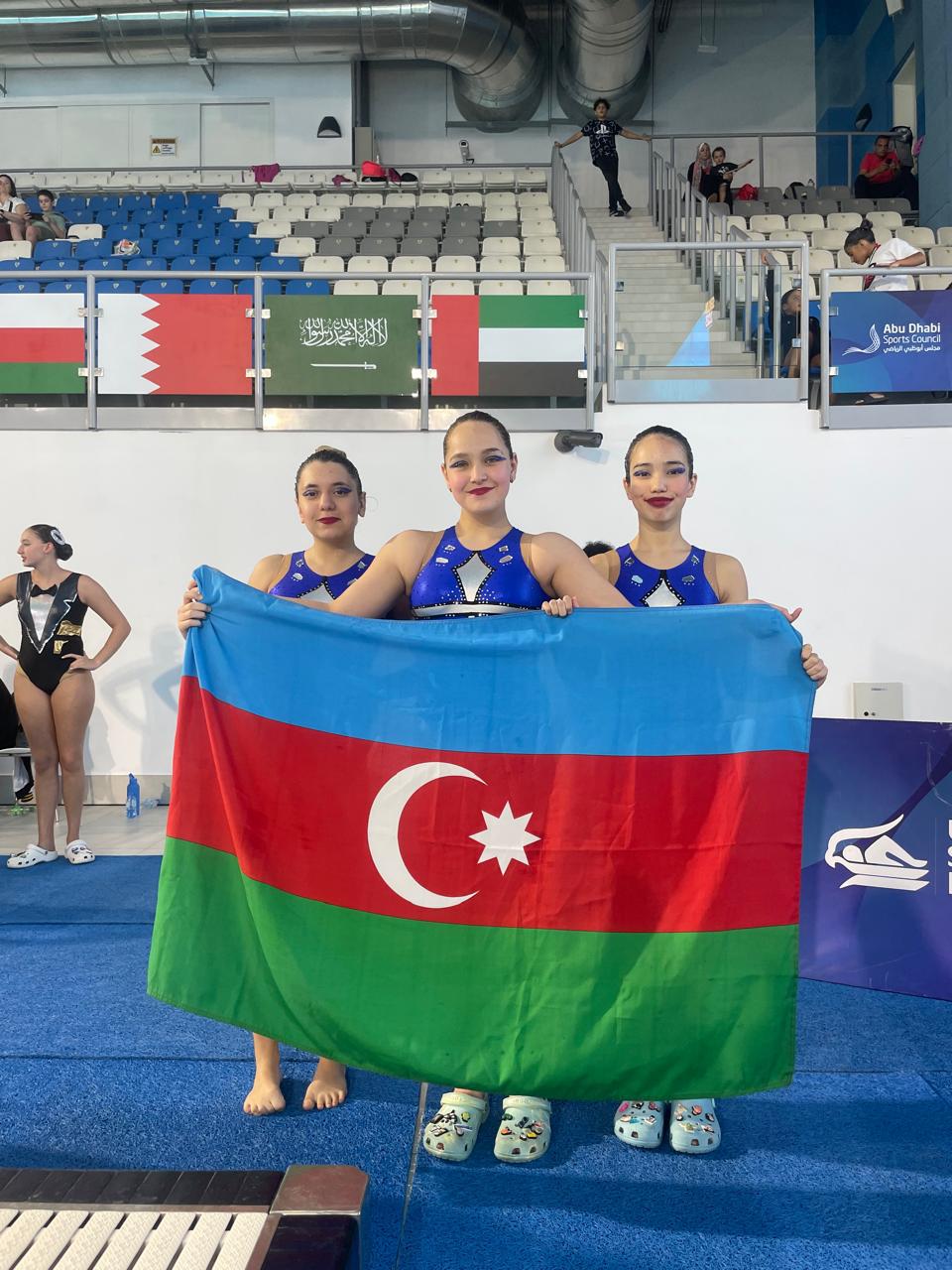 Bədii üzgüçülük üzrə Azərbaycan komandası beynəlxalq turnirdə 31 medal qazandı (FOTO)