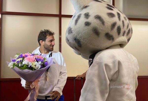 Dünya çempionu Hidayət Heydərov Vətənə qayıdıb (FOTO)