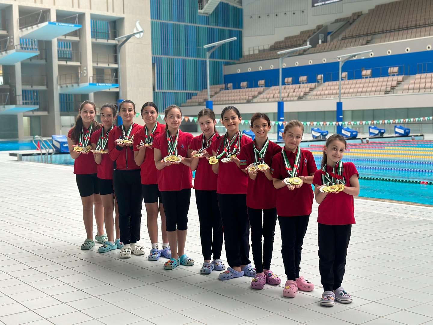 Bədii üzgüçülük üzrə Azərbaycan komandası beynəlxalq turnirdə 31 medal qazandı (FOTO)