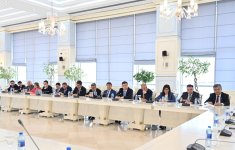 İqtisadi siyasət, sənaye və sahibkarlıq komitəsinin TikTok platformasının nümayəndə heyəti ilə görüşü keçirilib (FOTO)