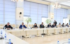İqtisadi siyasət, sənaye və sahibkarlıq komitəsinin TikTok platformasının nümayəndə heyəti ilə görüşü keçirilib (FOTO)