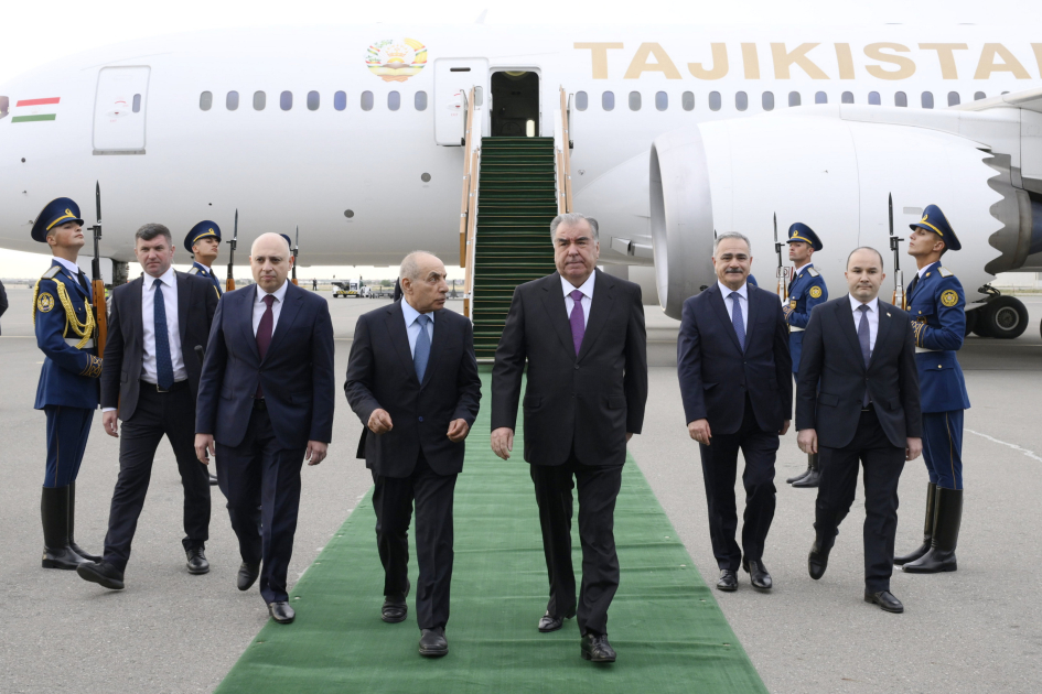 Tacikistan Prezidenti Emoməli Rəhmon Azərbaycana dövlət səfərinə gəlib (FOTO)